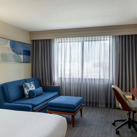 Отель Courtyard Mt. Holly Westampton Экстерьер фото