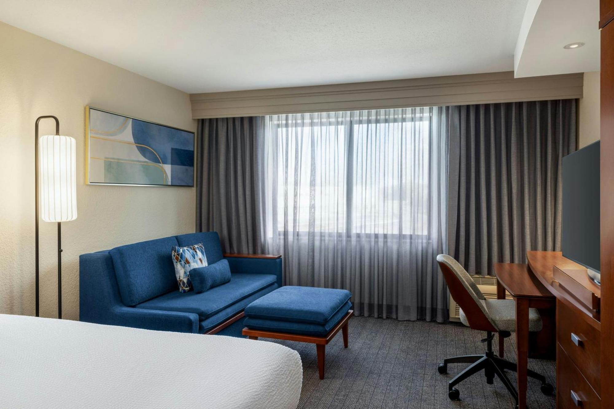 Отель Courtyard Mt. Holly Westampton Экстерьер фото