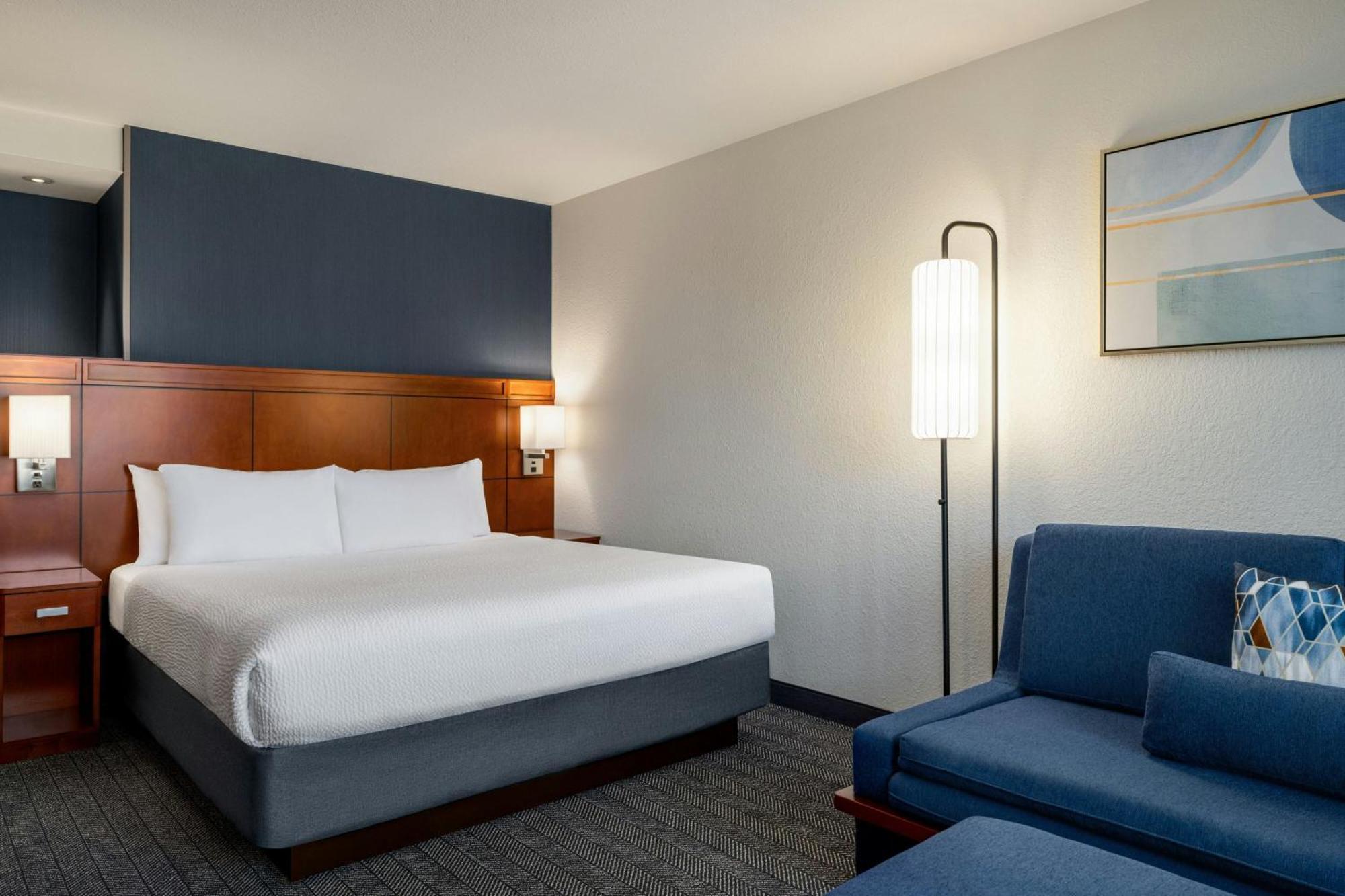 Отель Courtyard Mt. Holly Westampton Экстерьер фото