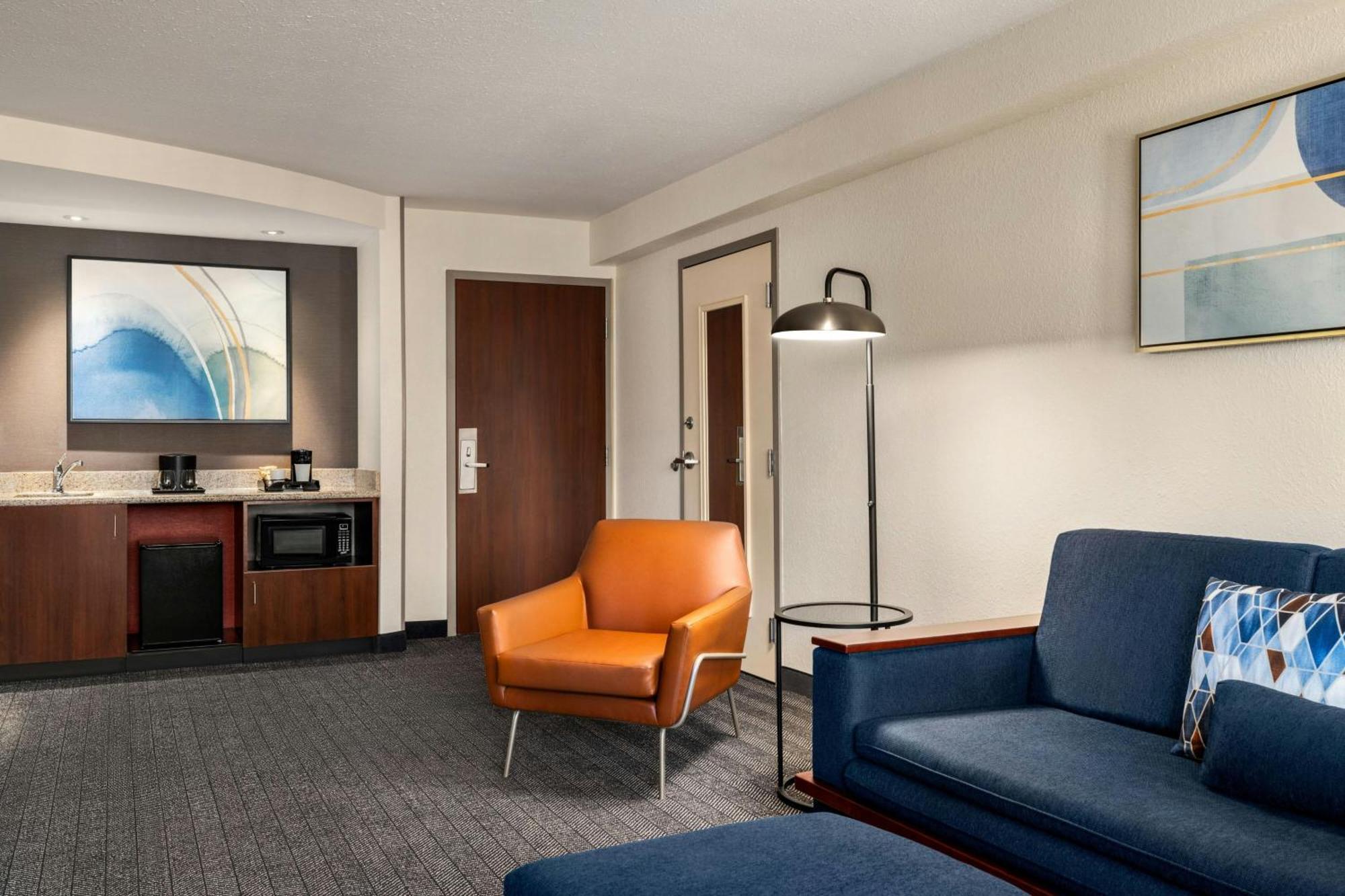 Отель Courtyard Mt. Holly Westampton Экстерьер фото